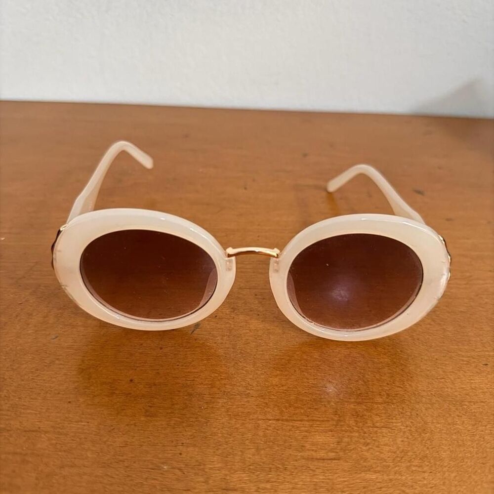 Vintage Style cream oval sunglasses with gold bridge